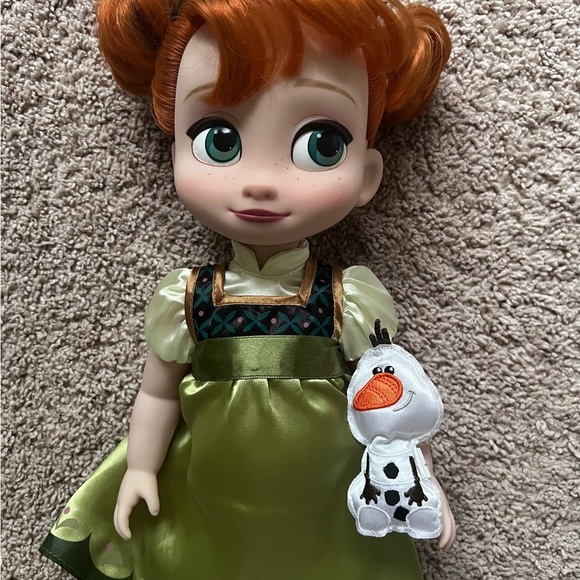 Disney Animators Collector Anna Doll with Olaf Plush - Picture 2 of 3